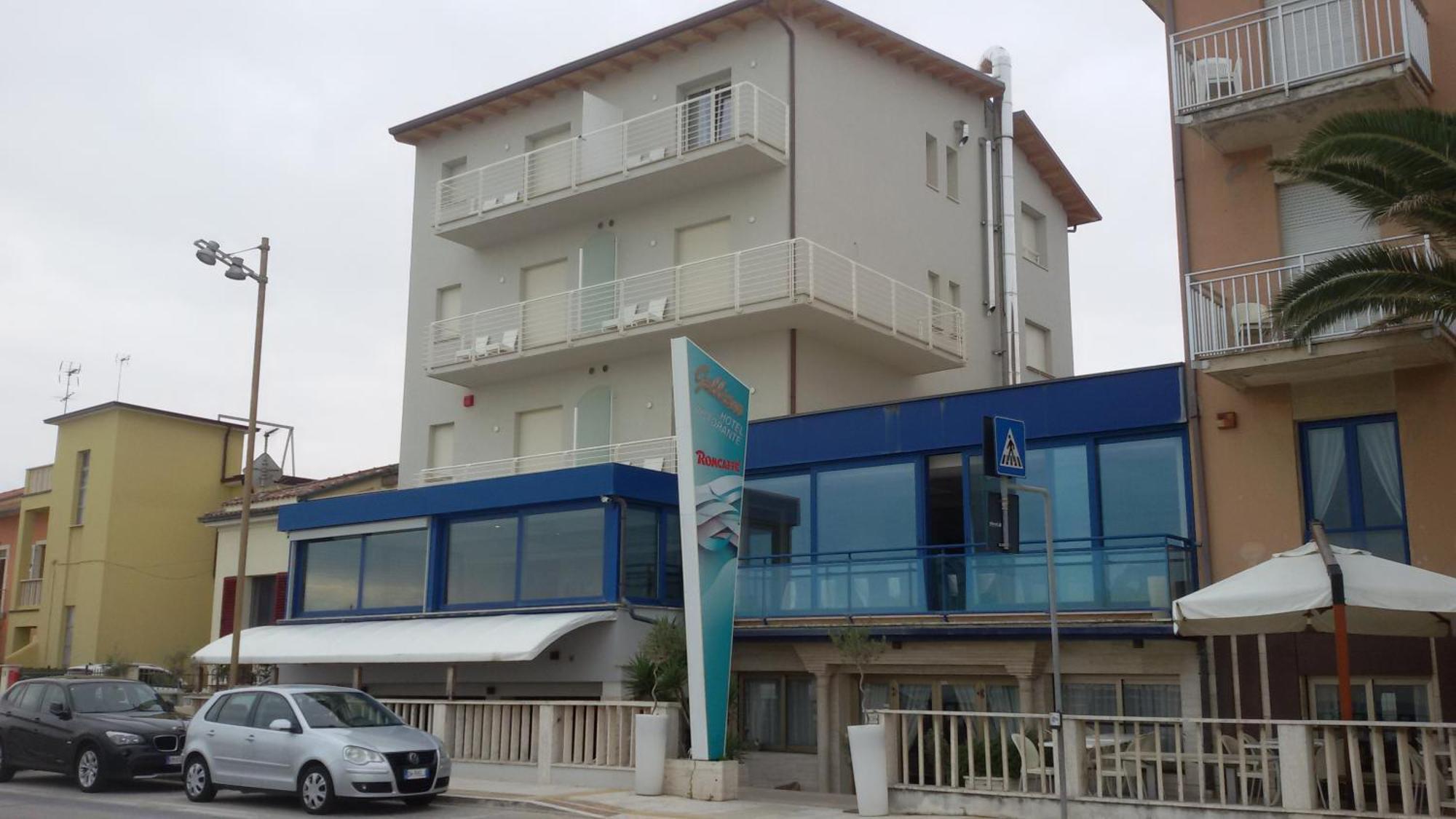 Gabbiano Hotel Чивитанова Марке Екстериор снимка