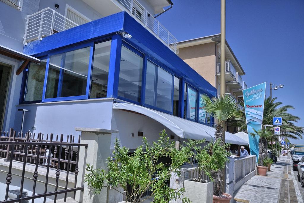 Gabbiano Hotel Чивитанова Марке Екстериор снимка